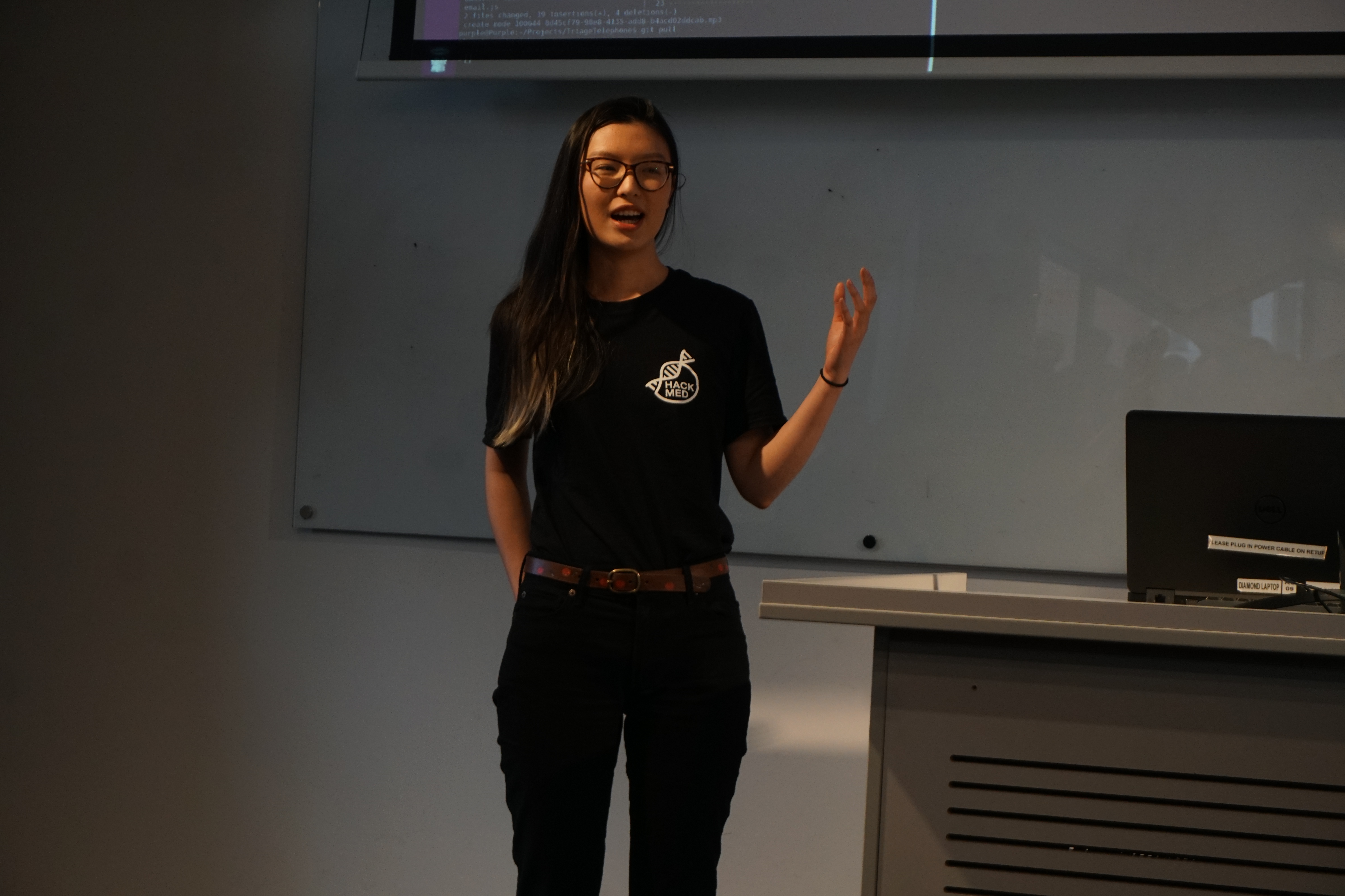 Linh doing her thang 🎤